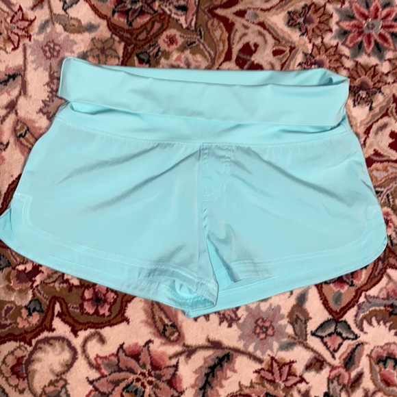 Woman’s shorts - Picture 2 of 3